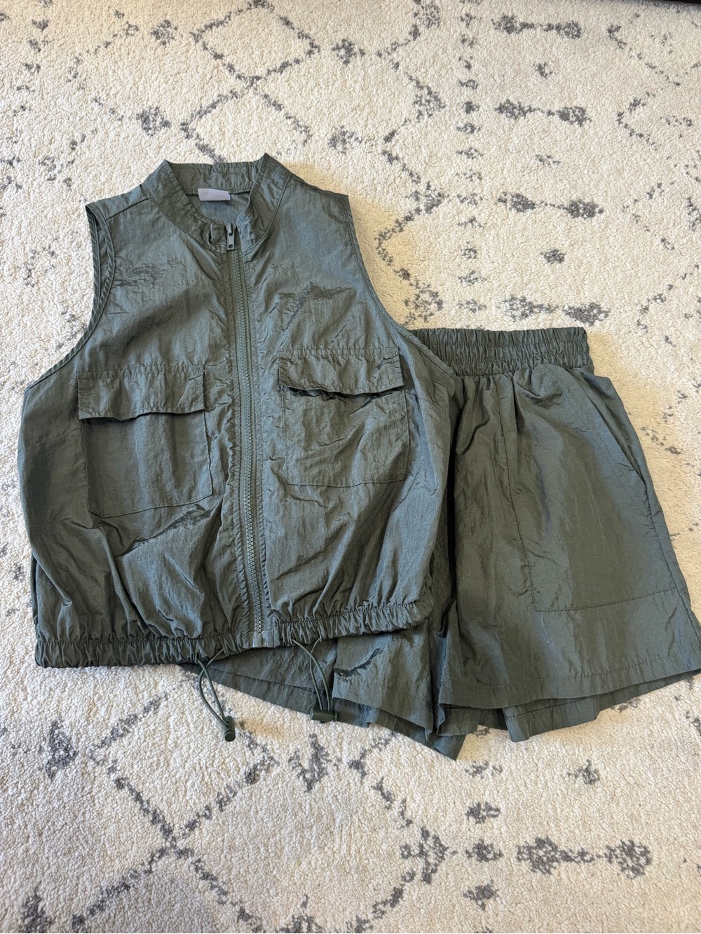 NO BO No Boundaries 2 piece Set Zip Up Sleeveless Cargo Top Shorts